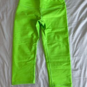 Alo Yoga Neon Green Woman Capri Leggings